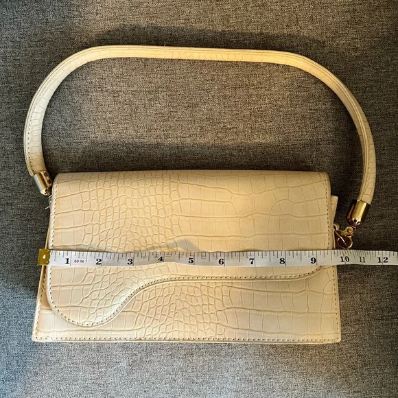 Elegant Cream Crossbody Bag - Picture 5 of 5
